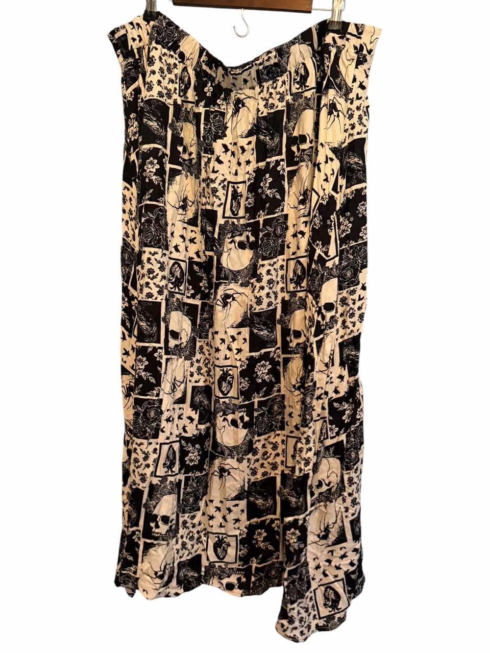 Midnight hour skull button down skirt Size 4x NWT